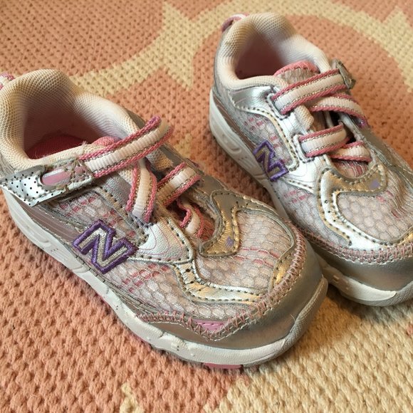New Balance tennis shoes toddler size 7 1/2 - Picture 1 of 4